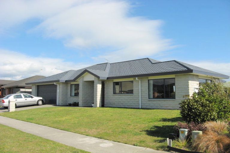 Photo of property in 4 Aburoc Place, Paraparaumu Beach, Paraparaumu, 5032