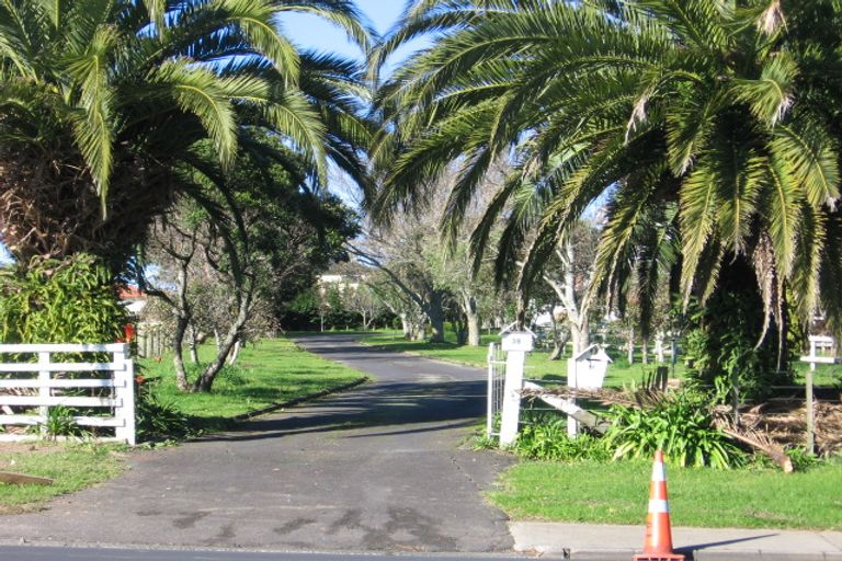 Photo of property in 37 Redoubt Road, Goodwood Heights, Auckland, 2105