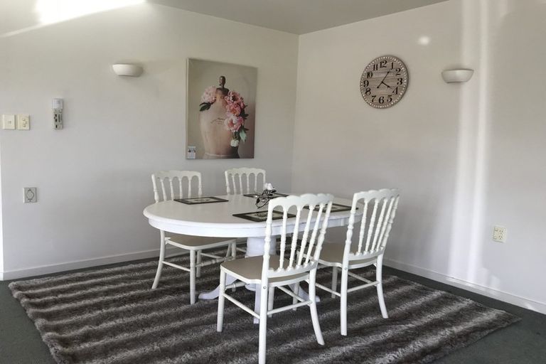 Photo of property in 2/271 Memorial Avenue, Burnside, Christchurch, 8053