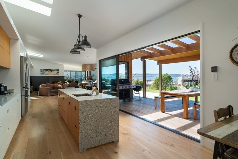 Photo of property in 6 Kuiwai Drive, Rainbow Point, Taupo, 3330