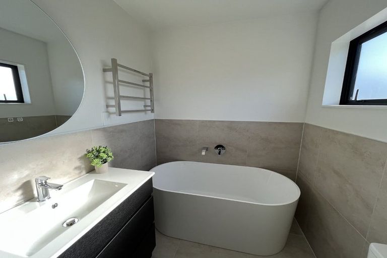 Photo of property in 1/535 Swanson Road, Ranui, Auckland, 0612