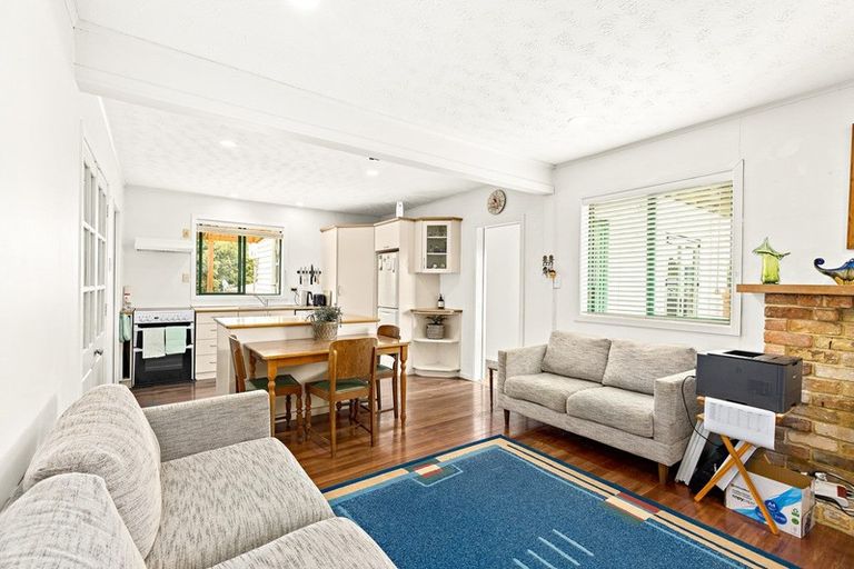 Photo of property in 10 Tapu Road, Huapai, Kumeu, 0810