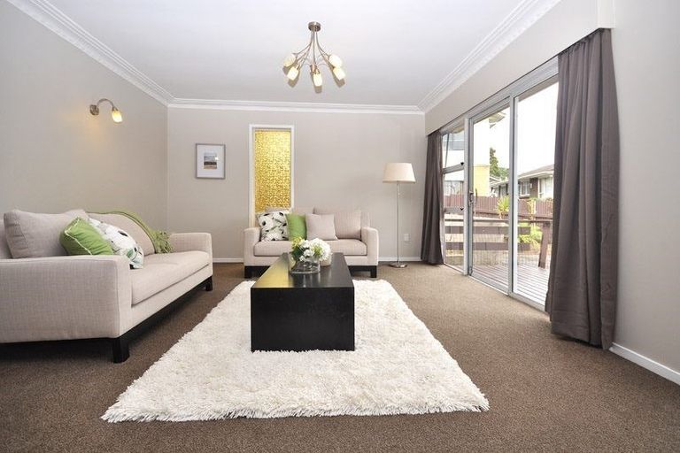 Photo of property in 2/4202a Great North Road, Glendene, Auckland, 0602