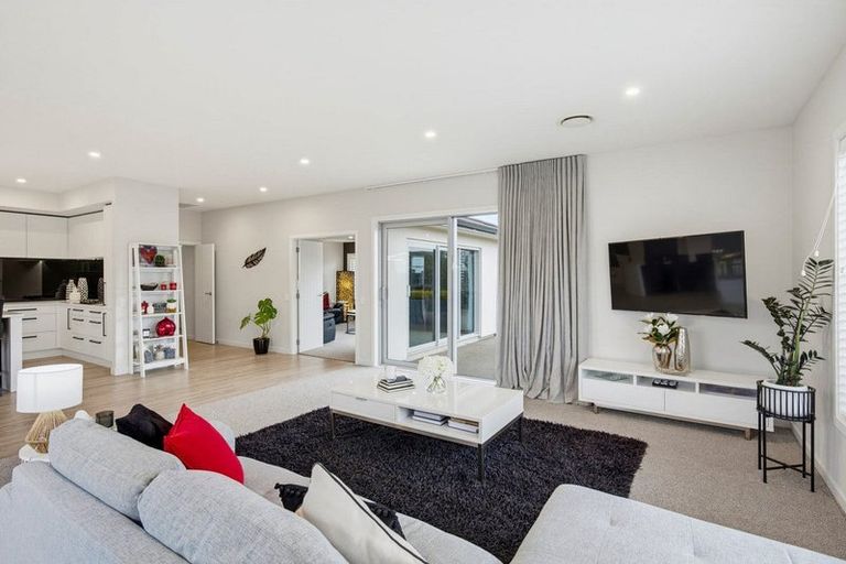 Photo of property in 18 Petrel Close, Paraparaumu Beach, Paraparaumu, 5032