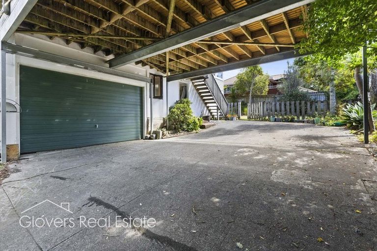 Photo of property in 21a Harrybrook Road, Green Bay, Auckland, 0604