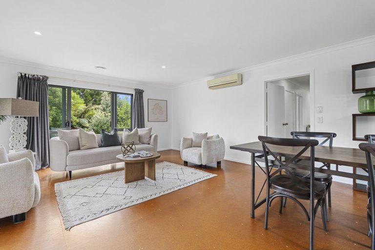 Photo of property in 1185 South Road, Oakura, 4314