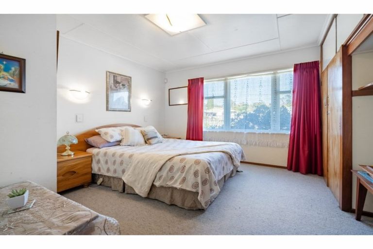Photo of property in 16 Tomo Street, New Lynn, Auckland, 0600