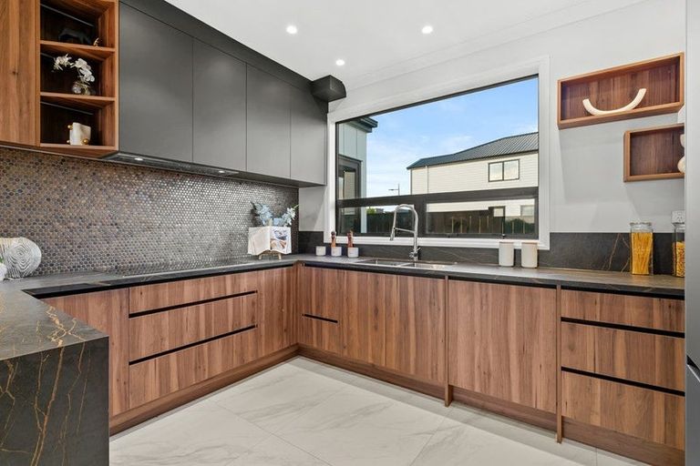 Photo of property in 28 Catalina Avenue, Rosehill, Papakura, 2113