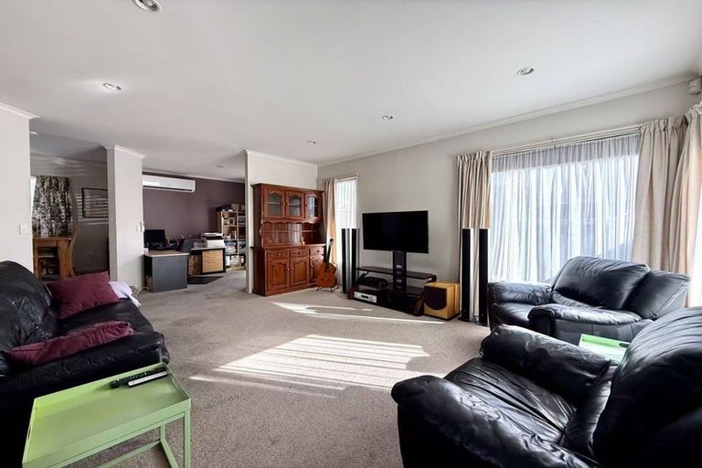 Photo of property in 84 Moyrus Crescent, East Tamaki Heights, Auckland, 2016