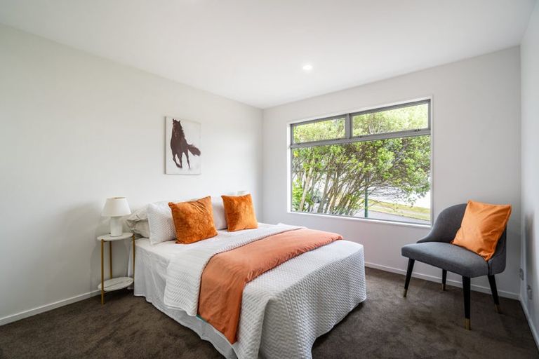 Photo of property in 90 Medallion Drive, Oteha, Auckland, 0632