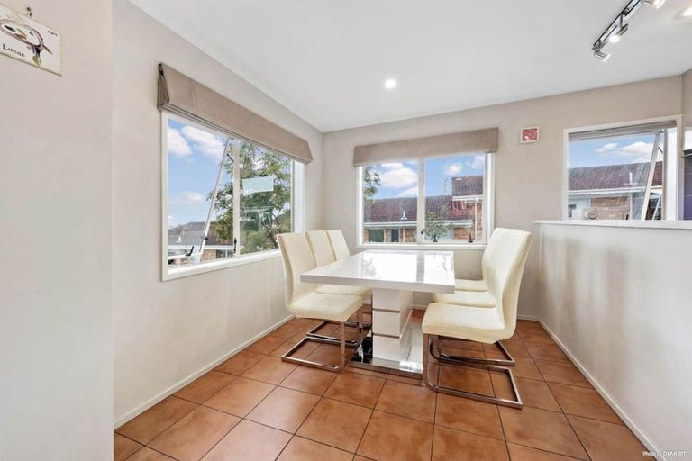 Photo of property in 13a Zion Road, Birkenhead, Auckland, 0626