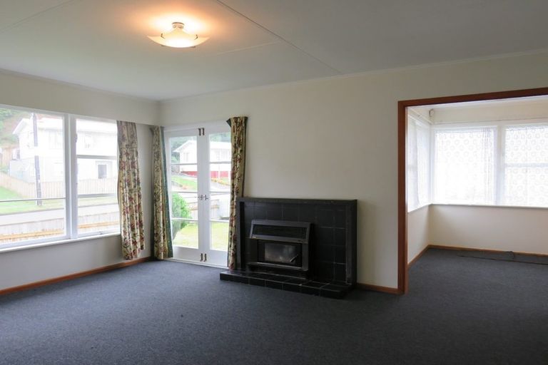 Photo of property in 43 Cardiff Crescent, Cannons Creek, Porirua, 5024