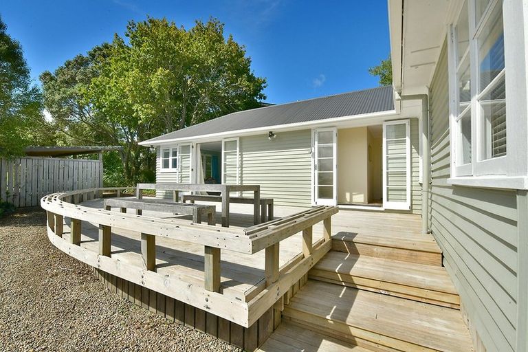 Photo of property in 25 Downer Street, Helensville, 0800