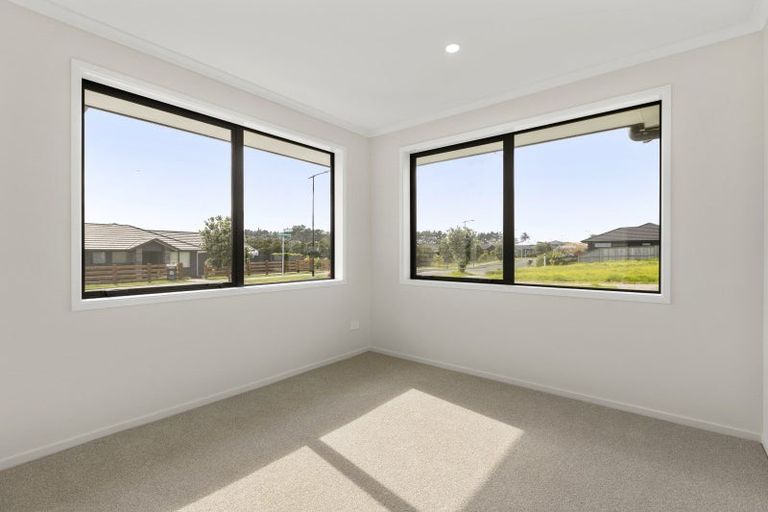 Photo of property in 21 Dame Nganeko Drive, Glenbrook, 2681