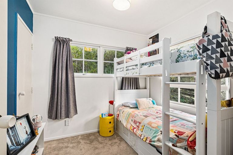Photo of property in 2/220 East Coast Road, Forrest Hill, Auckland, 0620