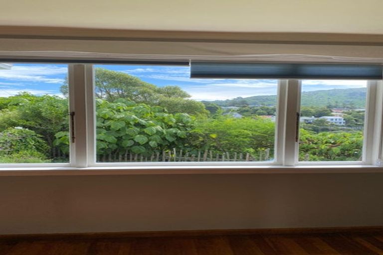 Photo of property in 60 Creswick Terrace, Northland, Wellington, 6012