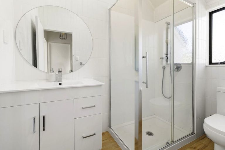 Photo of property in 1/163 Queens Drive, Lyall Bay, Wellington, 6022