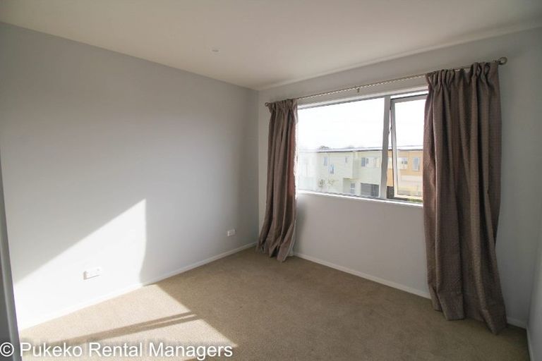 Photo of property in 26/11 Ray Small Drive, Papakura, 2110