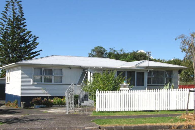 Photo of property in 10 Denyer Place, New Lynn, Auckland, 0600