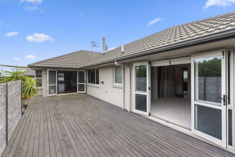 Photo of property in 27 Johnstone Drive, Fitzherbert, Palmerston North, 4410
