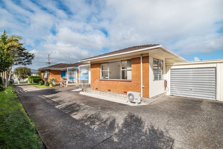 Photo of property in 2/39 Eversleigh Road, Belmont, Auckland, 0622