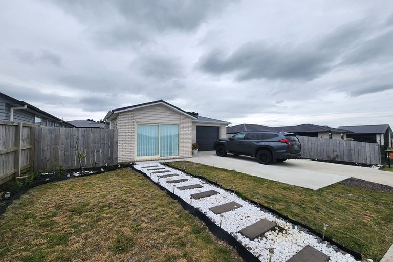 Photo of property in 30 Opouatu Avenue, Glenbrook, 2681