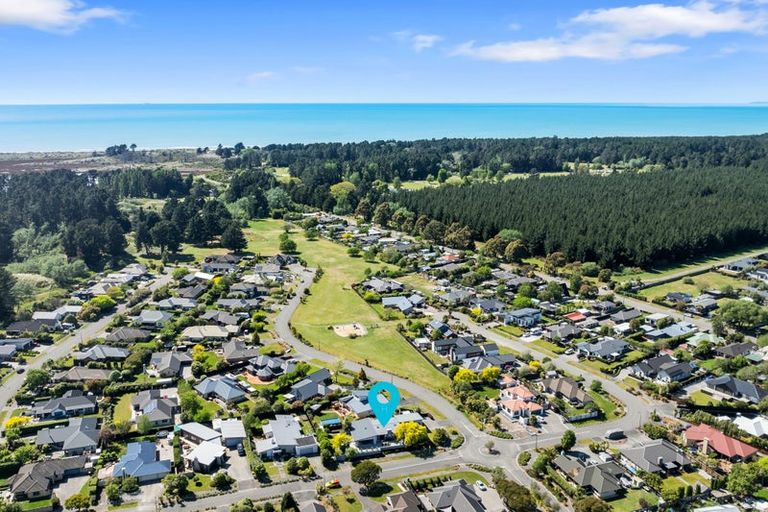 Photo of property in 2 Hemingway Place, Spencerville, Christchurch, 8083