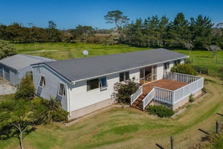 Photo of property in 37 Te Pua School Road, Helensville, 0875