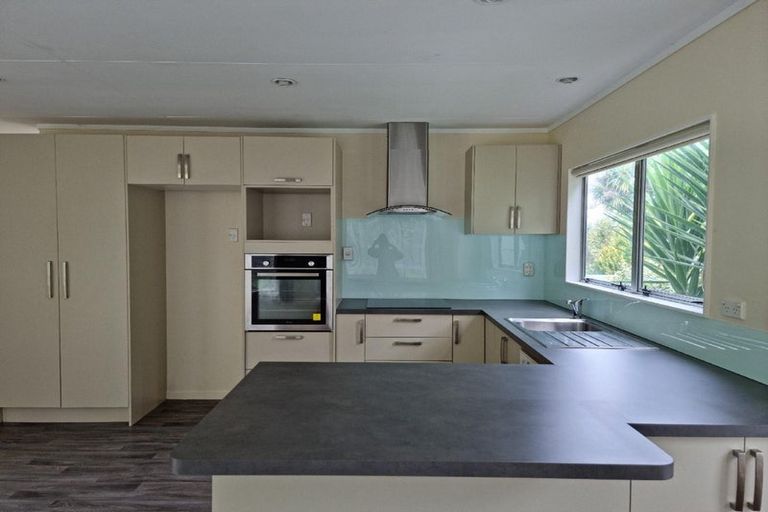 Photo of property in 15 Pokapu Street, Titirangi, Auckland, 0600