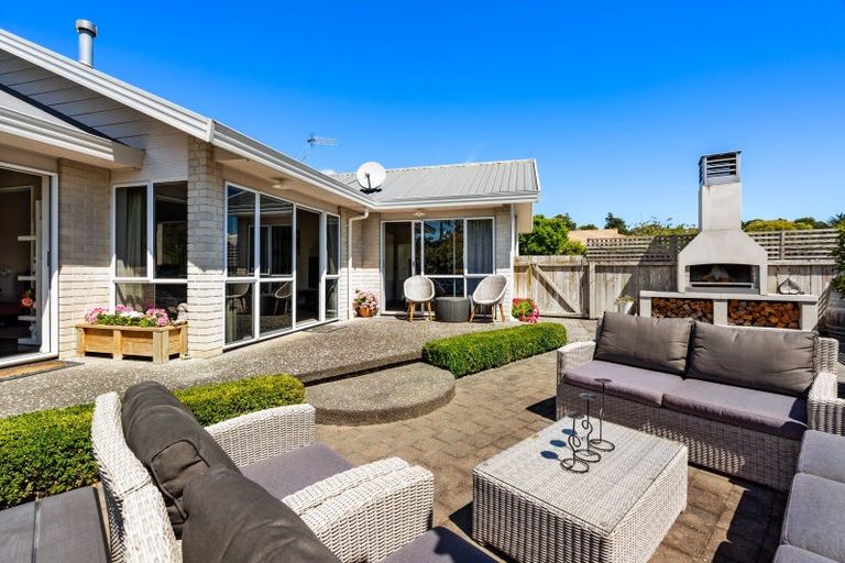 Photo of property in 14 Kingsgate Close, Havelock North, 4130