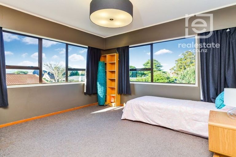 Photo of property in 18 Walter Strevens Drive, Conifer Grove, Takanini, 2112