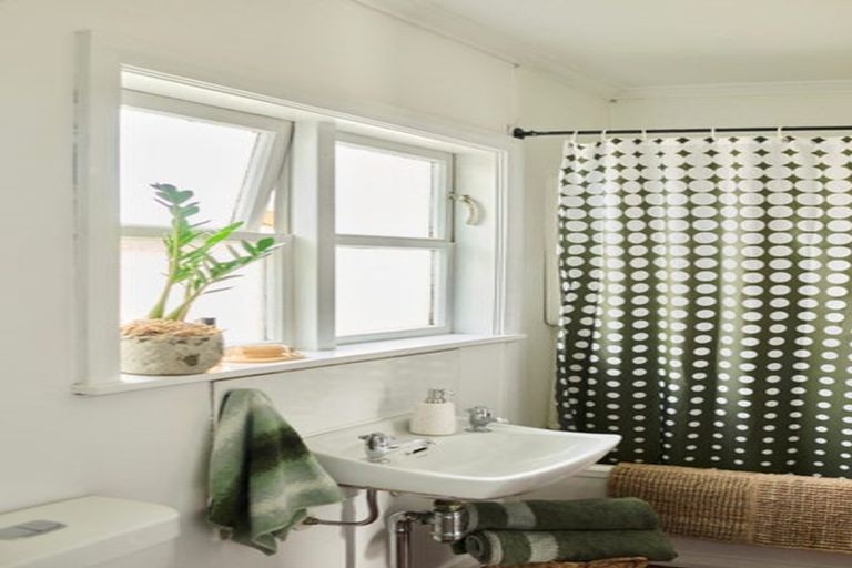 Photo of property in 4 Mana Avenue, Titahi Bay, Porirua, 5022