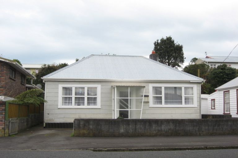 Photo of property in 10 Hine Street, New Plymouth, 4310