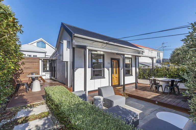 Photo of property in 94 Elizabeth Street, Mount Victoria, Wellington, 6011