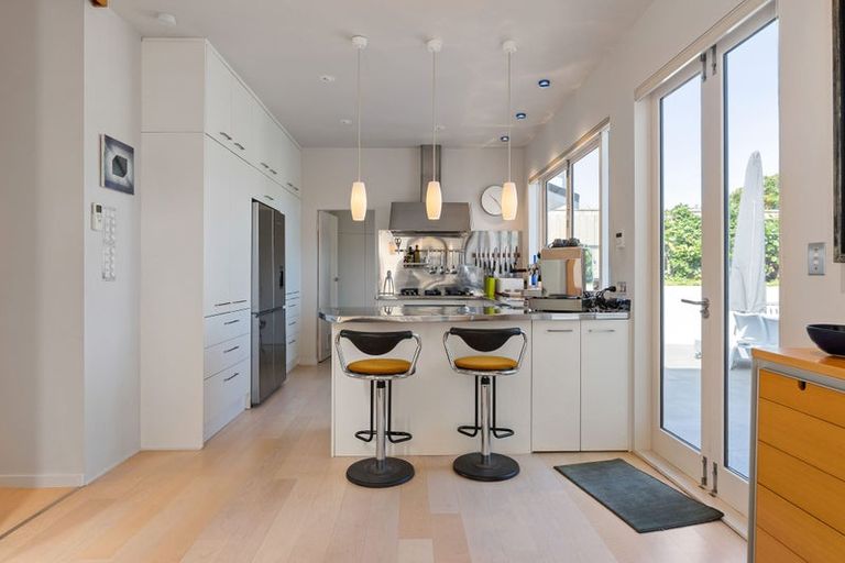 Photo of property in 52 Karepa Street, Brooklyn, Wellington, 6021