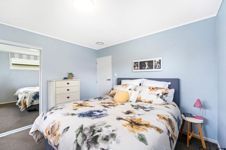 Photo of property in 6 Gaff Place, Whitby, Porirua, 5024