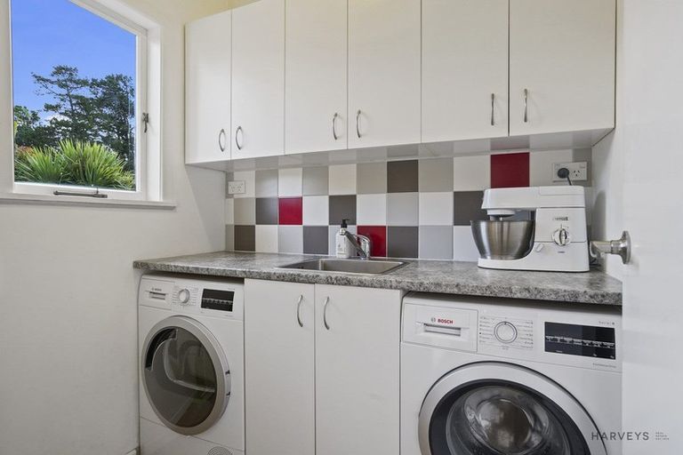 Photo of property in 14 Willowbrook Place, Titirangi, Auckland, 0604