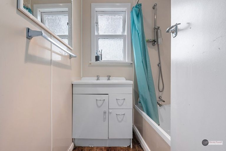 Photo of property in 32 Coast Road, Wainuiomata, Lower Hutt, 5014