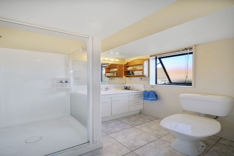 Photo of property in 1/20 Limerick Place, Dannemora, Auckland, 2016