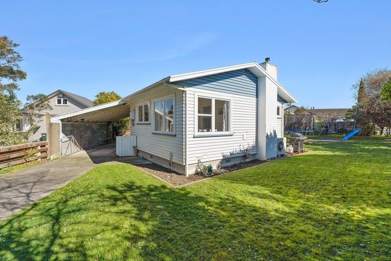 Photo of property in 6 Wairau Place, Kelvin Grove, Palmerston North, 4414