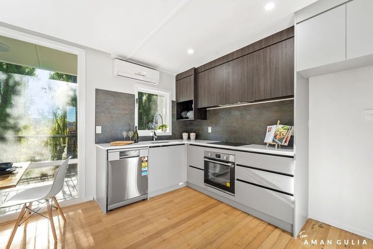 Photo of property in 16c Dallinghoe Crescent, Milford, Auckland, 0620