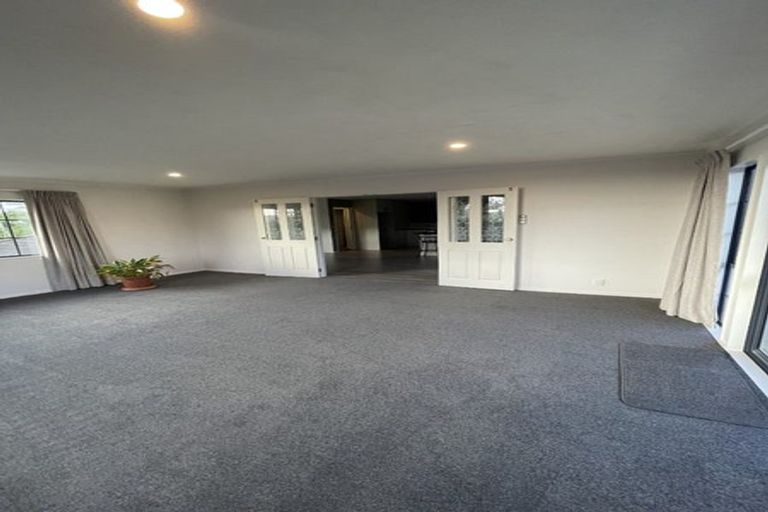 Photo of property in 17 Tokay Place, Huapai, Kumeu, 0810