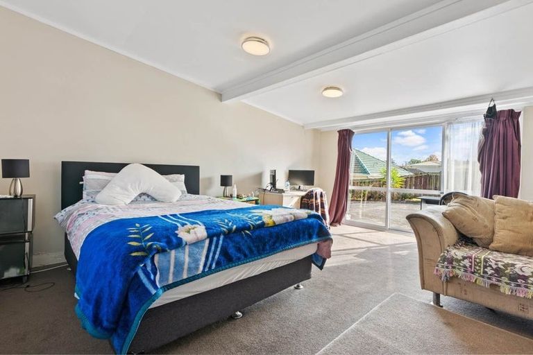 Photo of property in 16 Bowater Place, Manurewa, Auckland, 2102