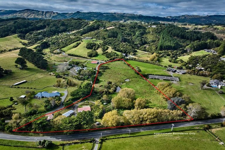 Photo of property in 138 Paekakariki Hill Road, Pauatahanui, Porirua, 5381