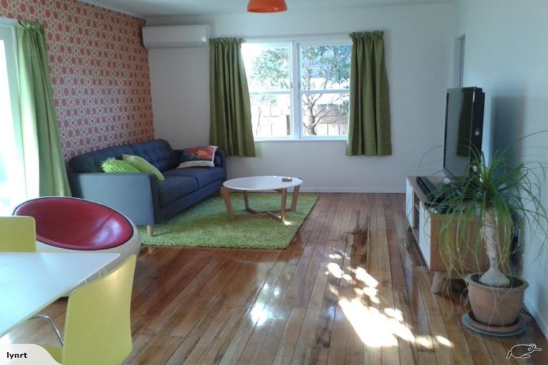 Photo of property in 1/15 Apu Crescent, Lyall Bay, Wellington, 6022