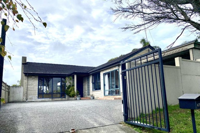 Photo of property in 473 East Coast Road, Murrays Bay, Auckland, 0630