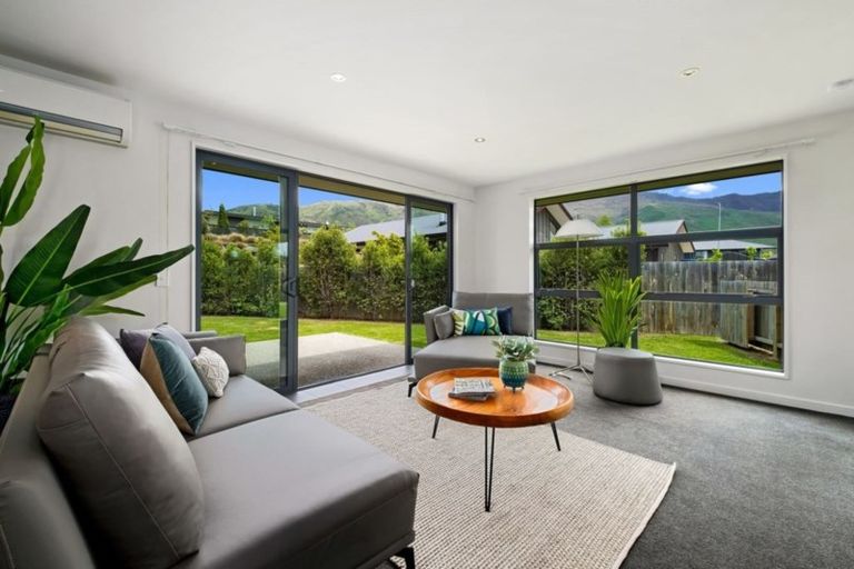 Photo of property in 6 Alpha Close, Wanaka, 9305