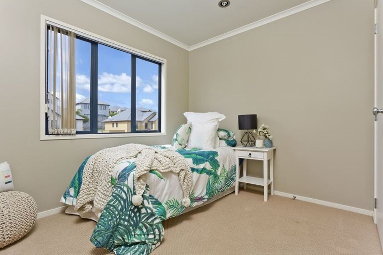 Photo of property in 95 Fields Parade, Oteha, Auckland, 0632
