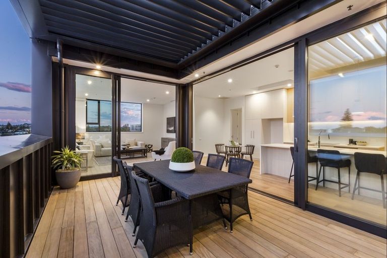 Photo of property in 6/14 Tamariki Avenue, Orewa, 0931