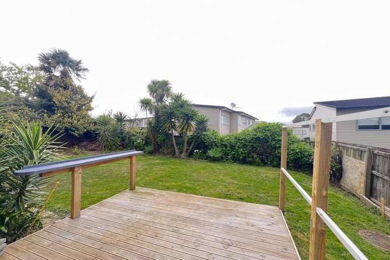 Photo of property in 29 Awaroa Road, Sunnyvale, Auckland, 0612